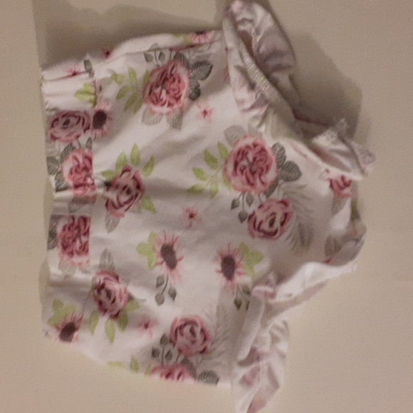 Size 9 months baby girls Rose Floral ruffled shorts - Picture 2 of 9